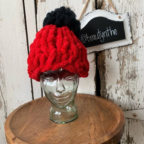 Handmade chunky knit hat with raw wool pom pom - Picture 1 of 5